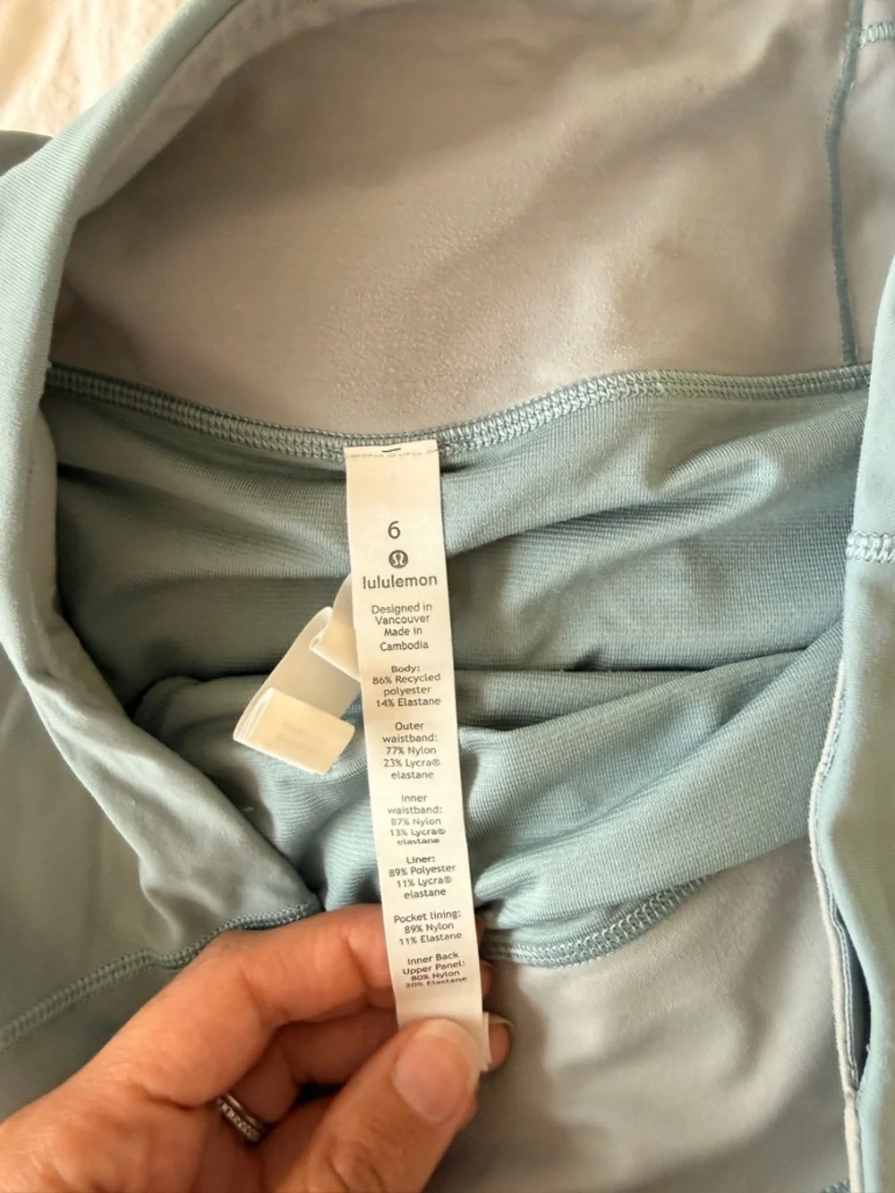 Lululemon Speed Up high rise 2.5” short - Picture 2 of 3